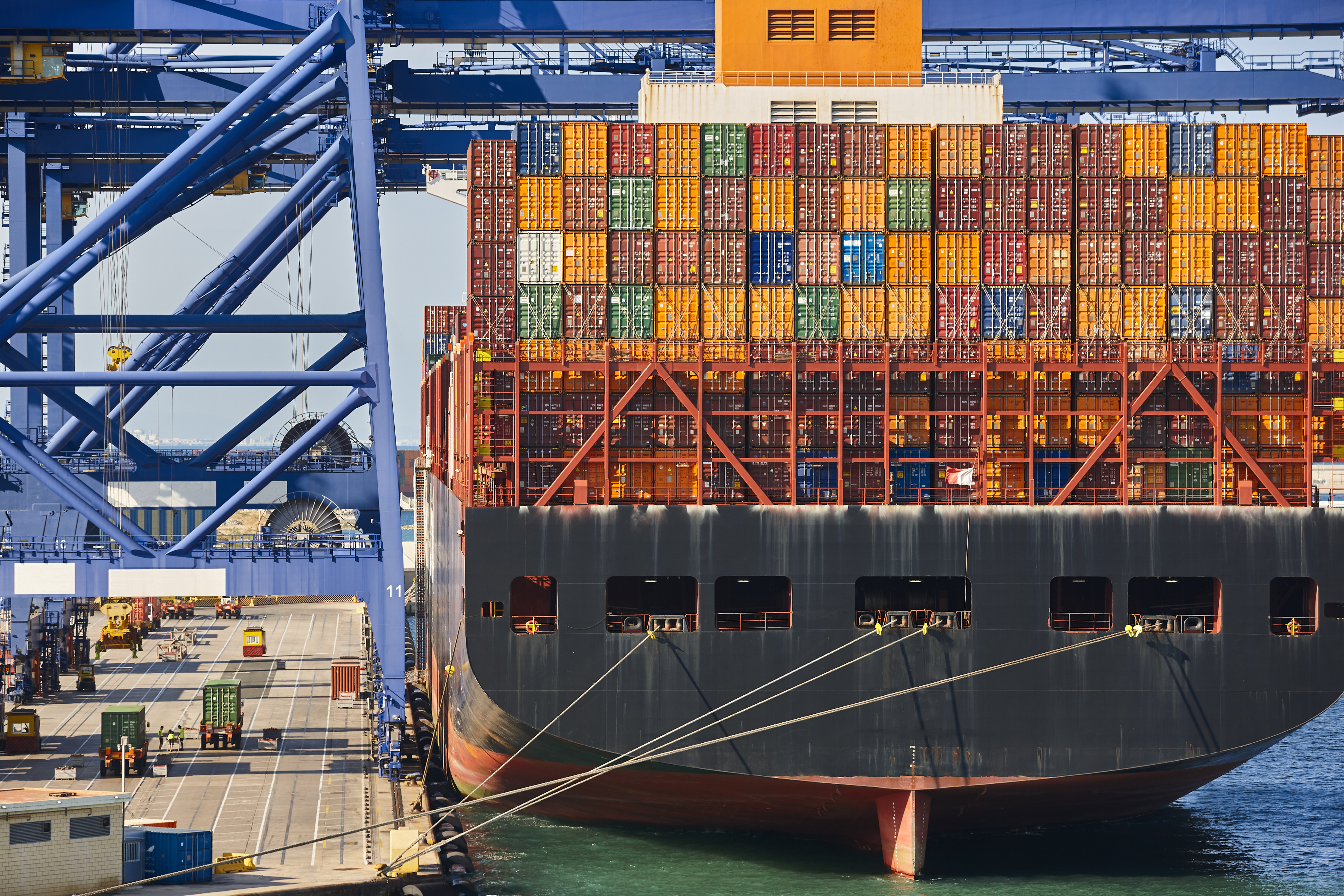 containers-on-a-vessel-global-market-cargo-shipp-2022-06-29-20-30-54-utc